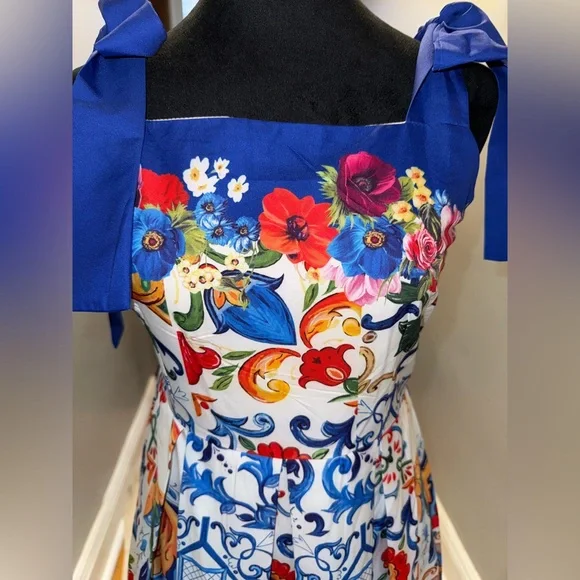 Dalia Mc Phee Chic A-line Midi Dress with Square Neck - Picture 4 of 5